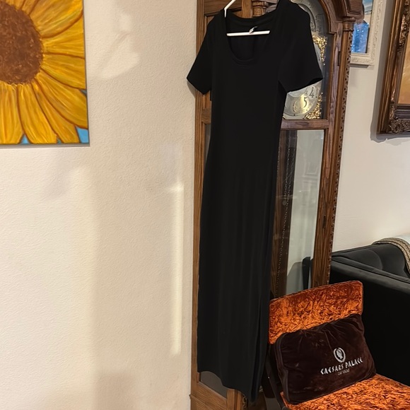 Old Navy Dresses & Skirts - Elegant Black Maxi Dress with left side slit up to knee